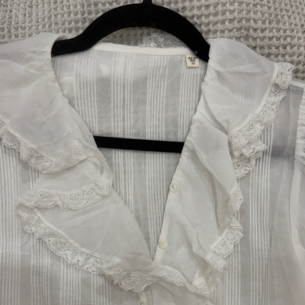 Doen Henri White Ruffled Front Button Women's Blouse - Picture 3 of 5